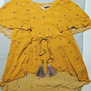 Melissa McCarthy yellow caplet blouse